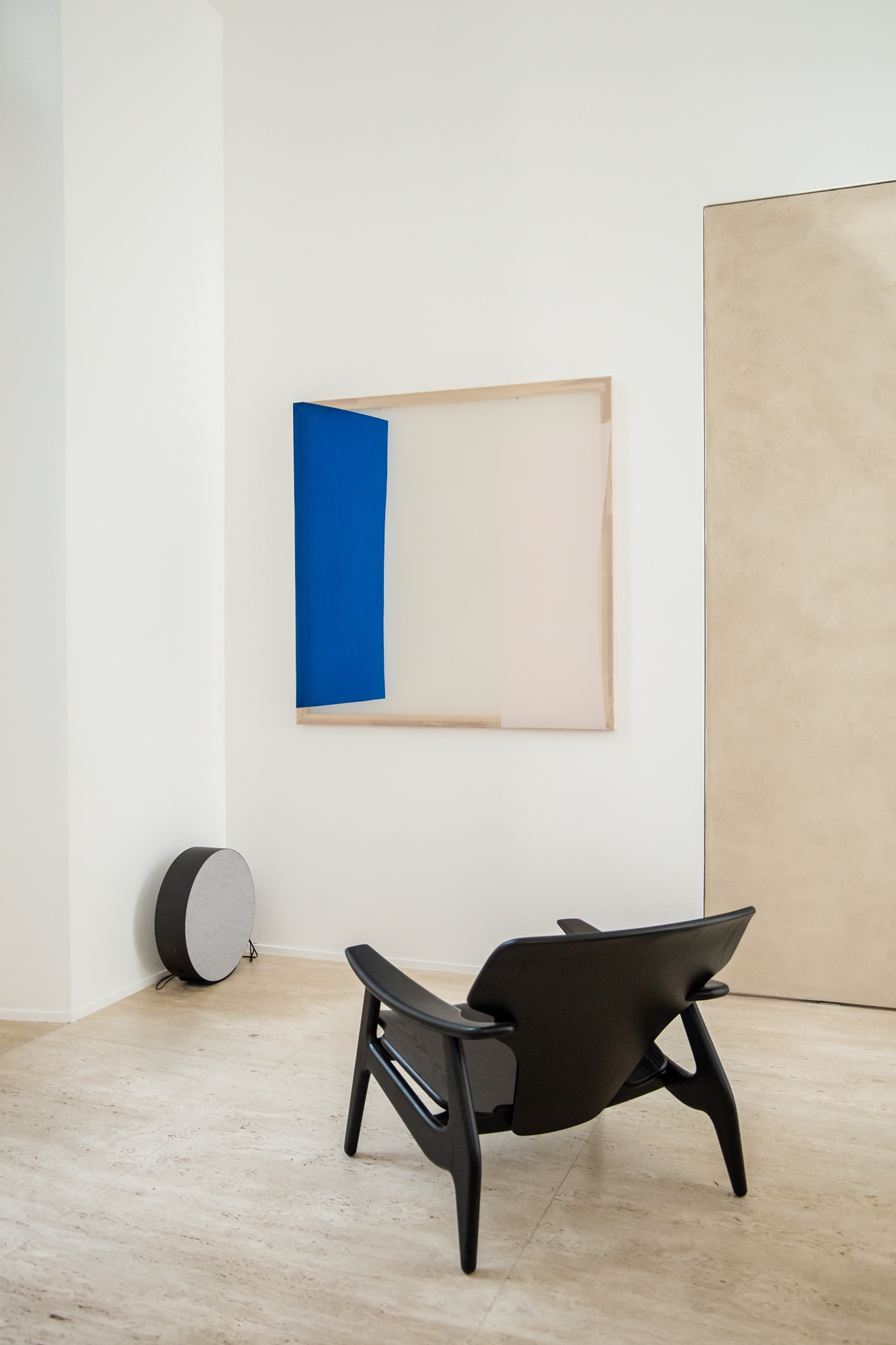 Composition of Blue - Pale pink