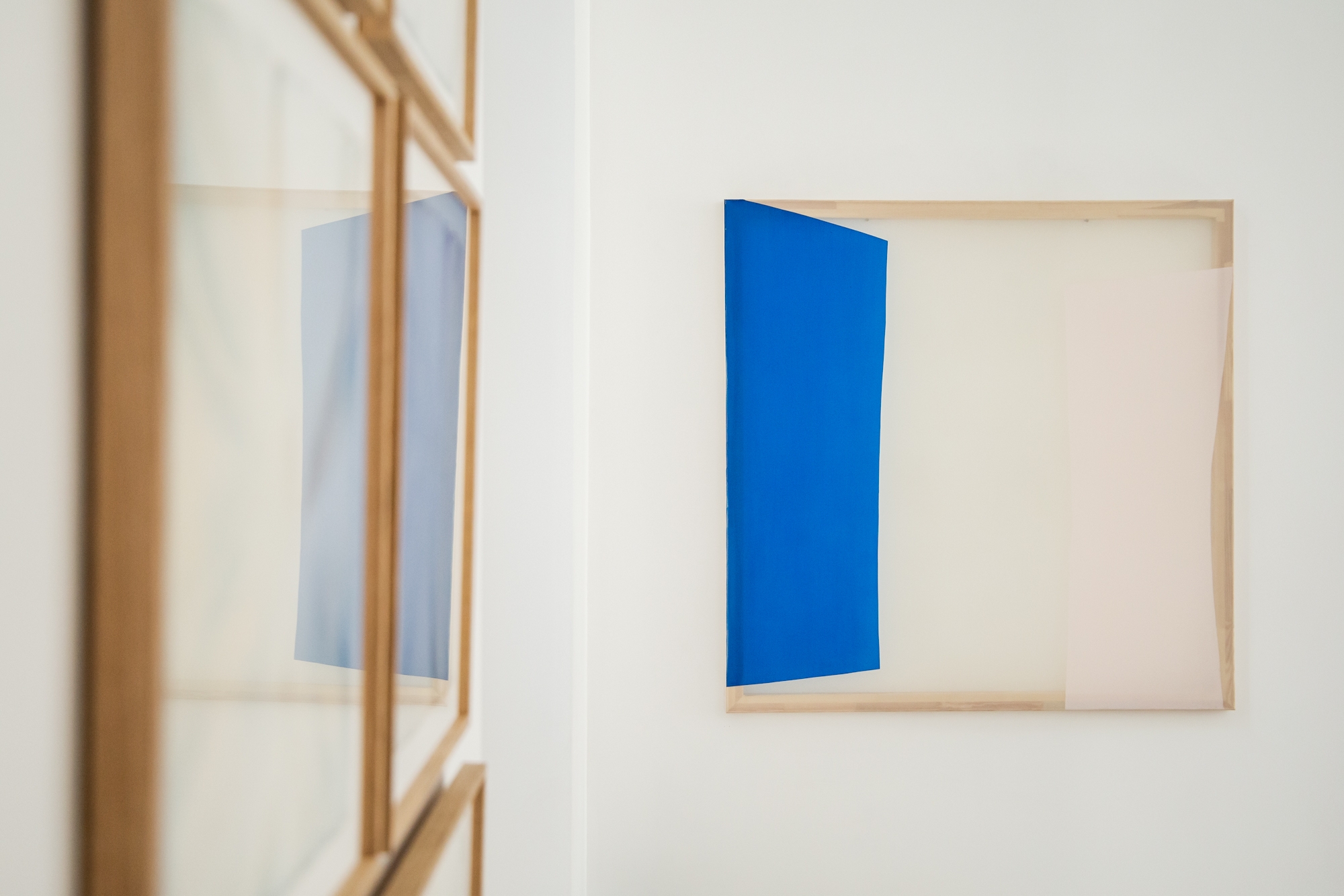 Composition of Blue - Pale pink