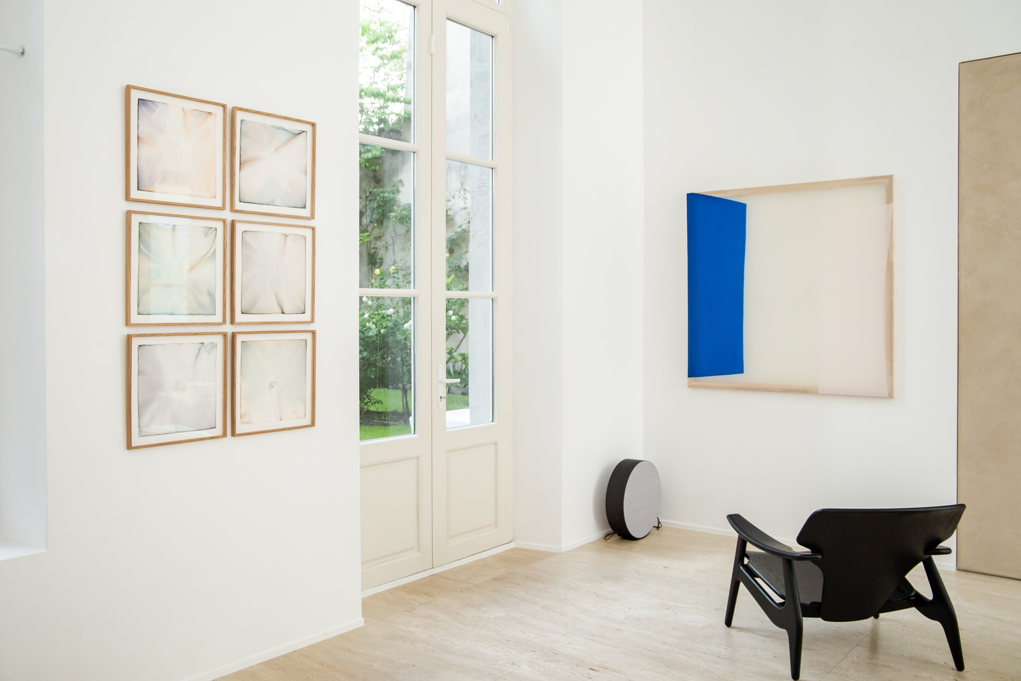 Composition of Blue - Pale pink