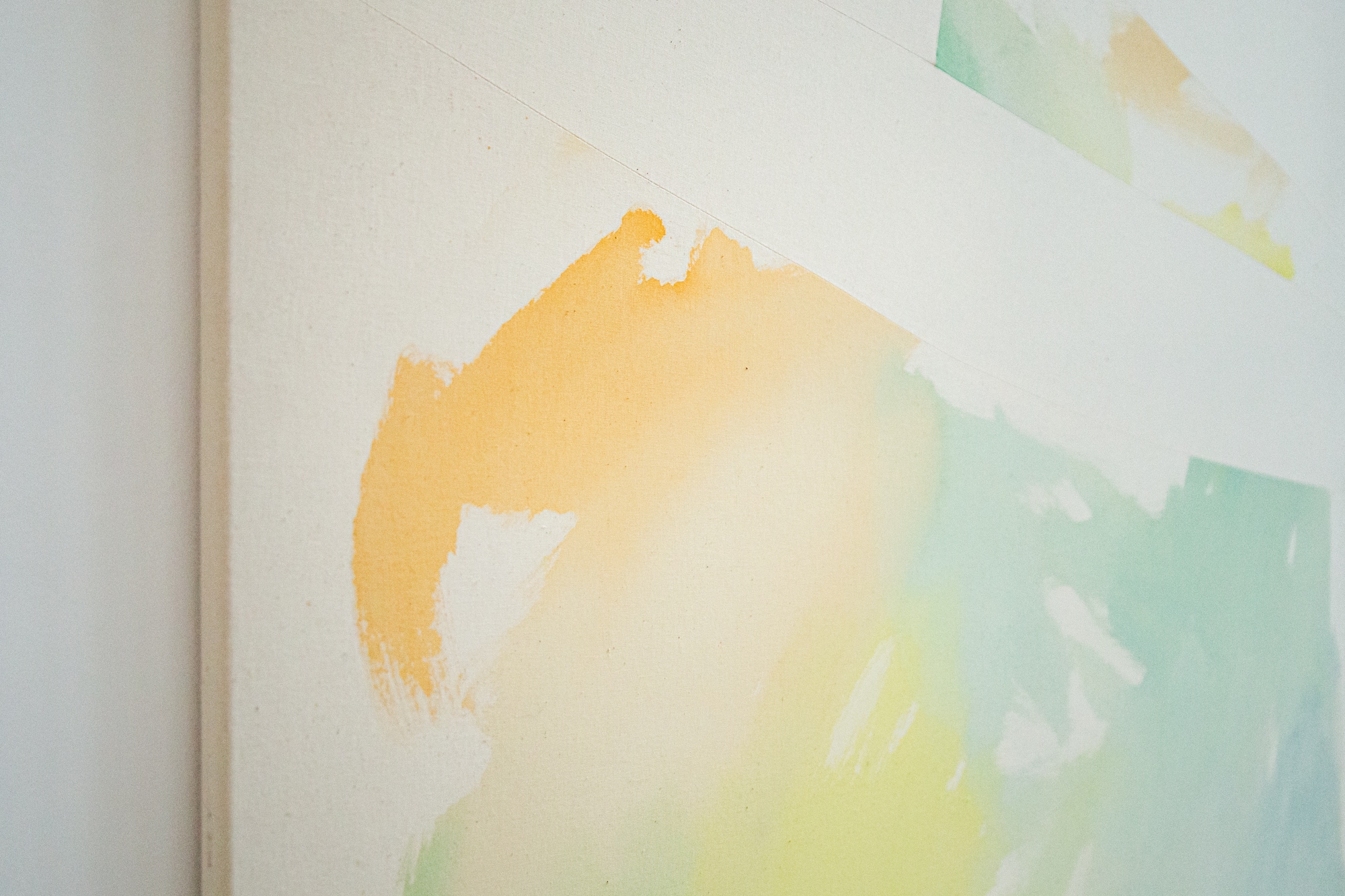 Fin d'été dans le jardin de la maison du bord de la mer