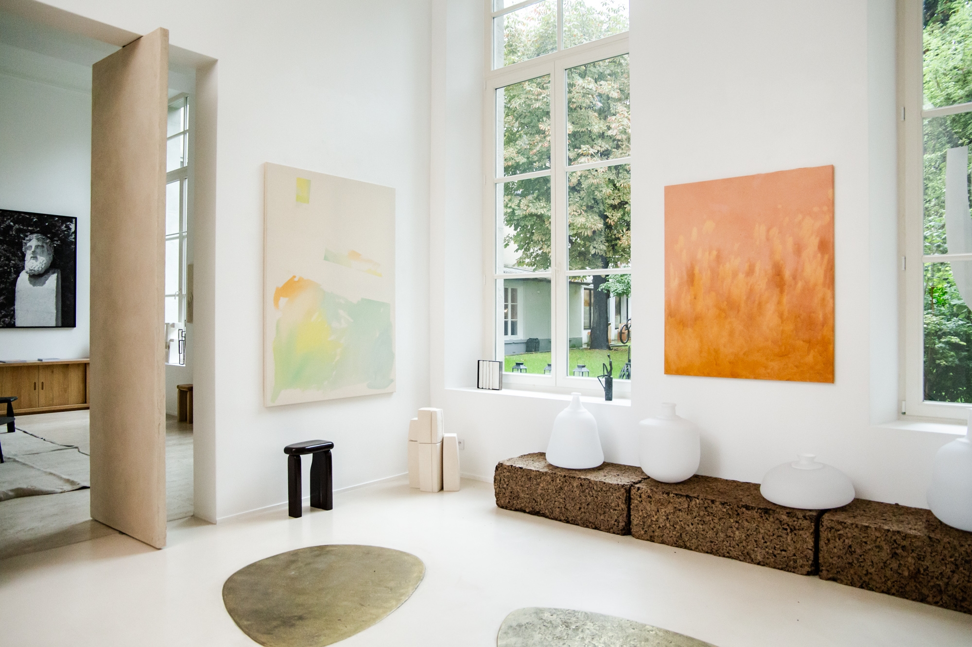 Fin d'été dans le jardin de la maison du bord de la mer