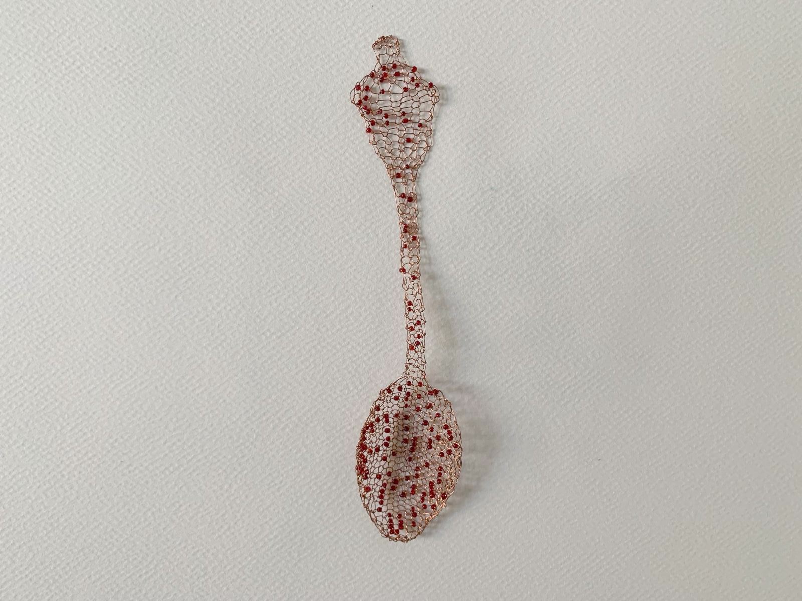 Perles rocaille bordeaux en verre, époque 1920, cuillère
