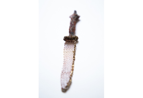 Fibres de laine colorés, couteau