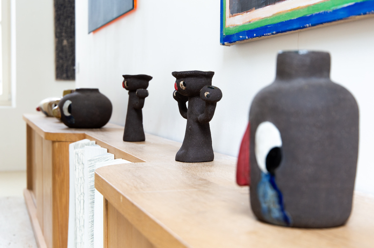 2 vases conversation