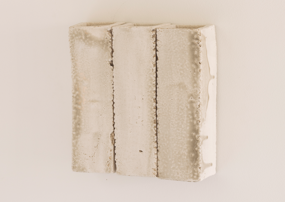 Echo ceramic wallpiece 06