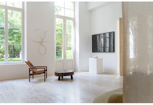 Amongst Herselves (something concrete, capable of letting itself to be broken)