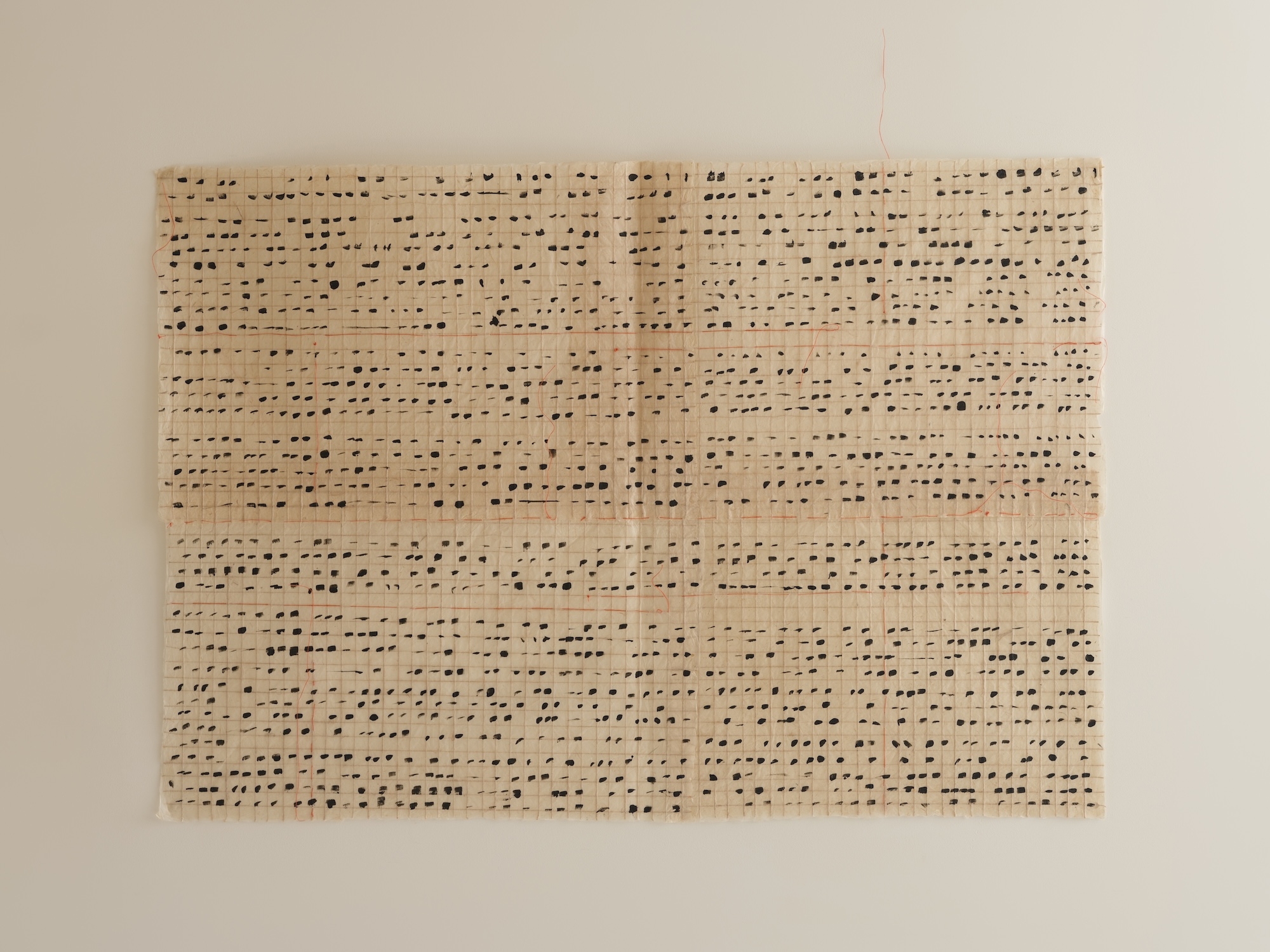 Écriture asémique - encre noir et fils rouge