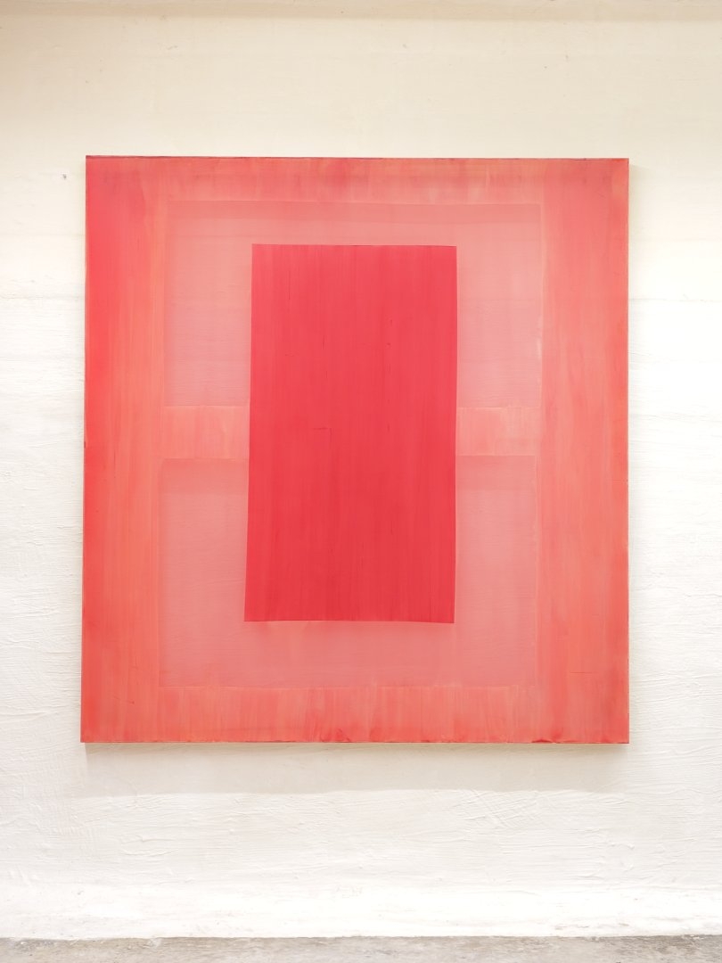 Vertical composition cherry red on blood orange