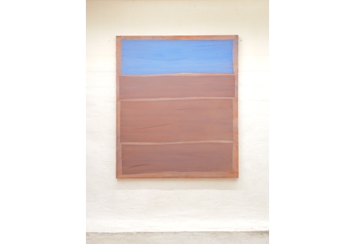 Horizontal composition blue, brown, blue on brown