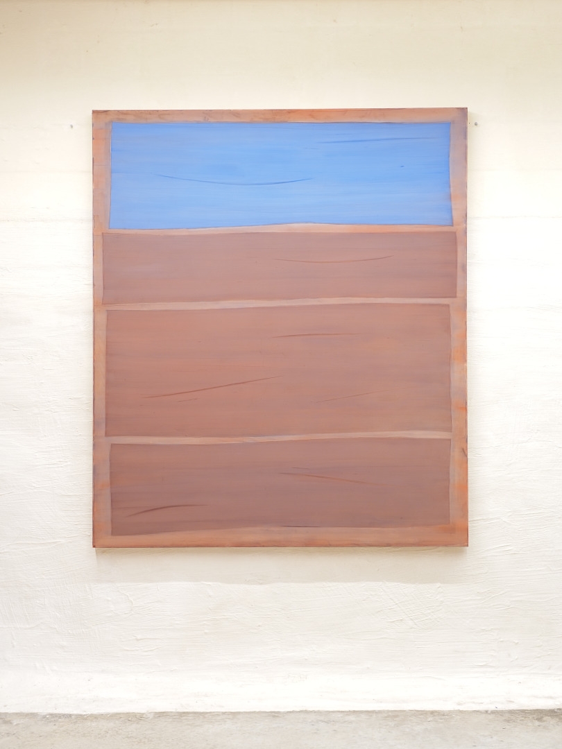 Horizontal composition blue, brown, blue on brown
