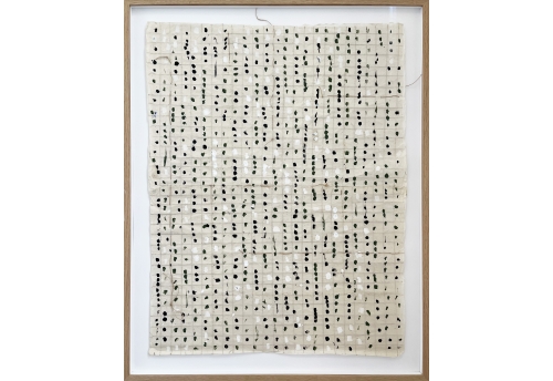 Écriture silencieuse encre noires et fils