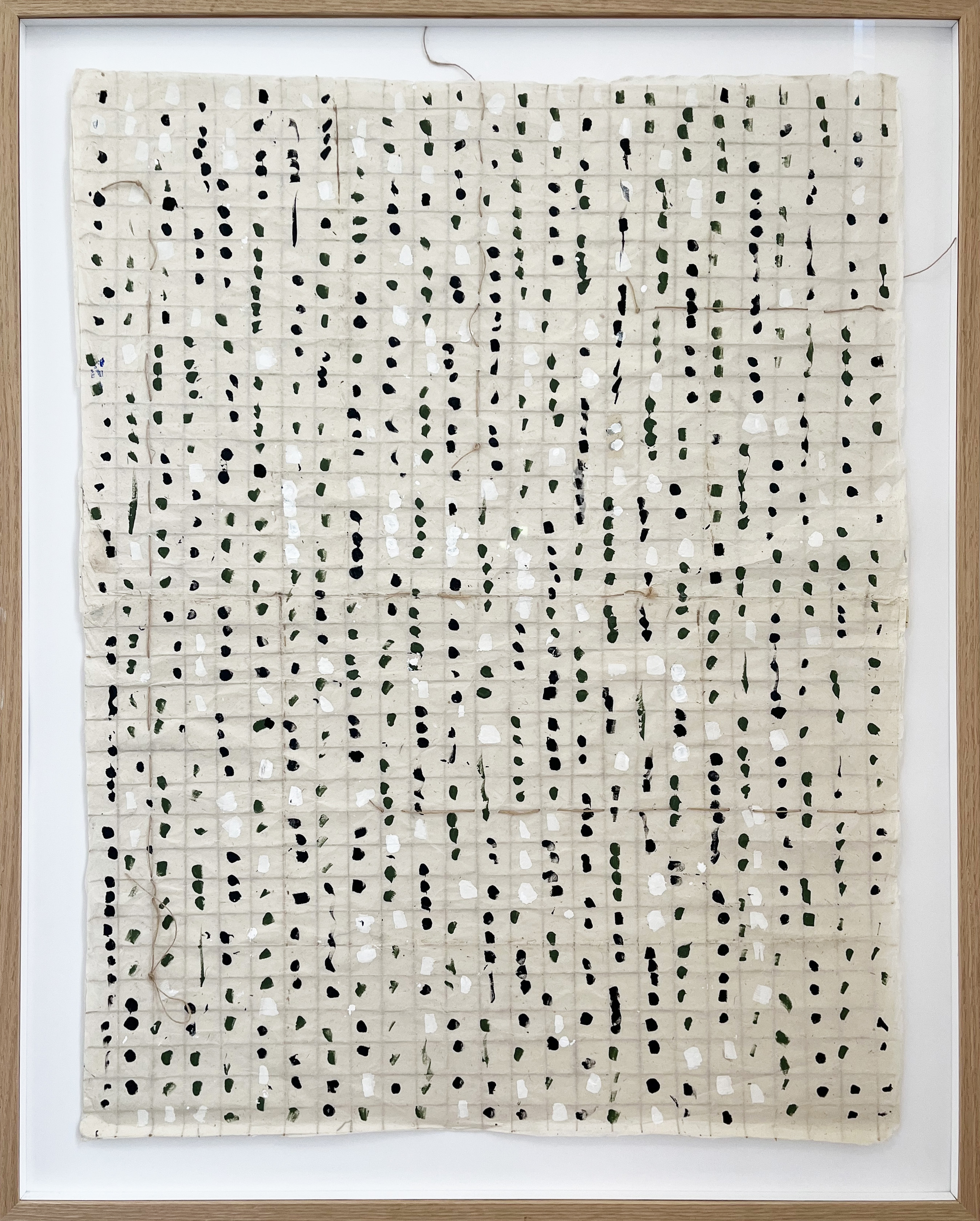 Écriture silencieuse encre noires et fils