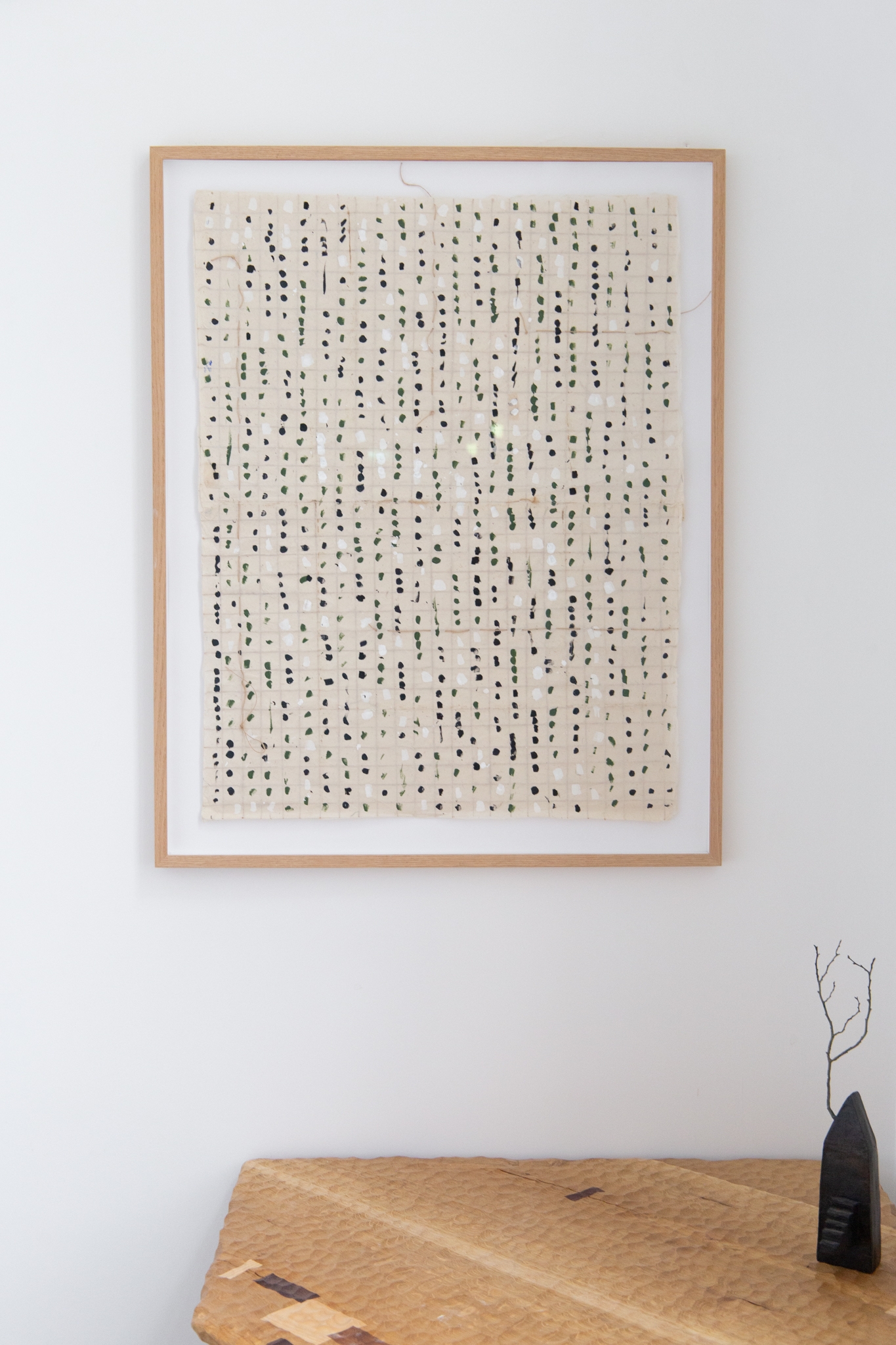 Écriture silencieuse encre noires et fils