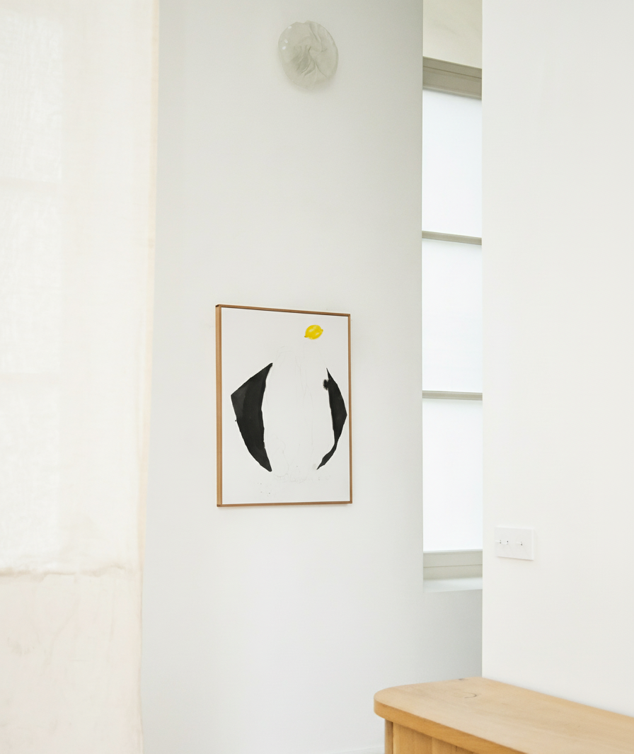 Corps à genoux et citron