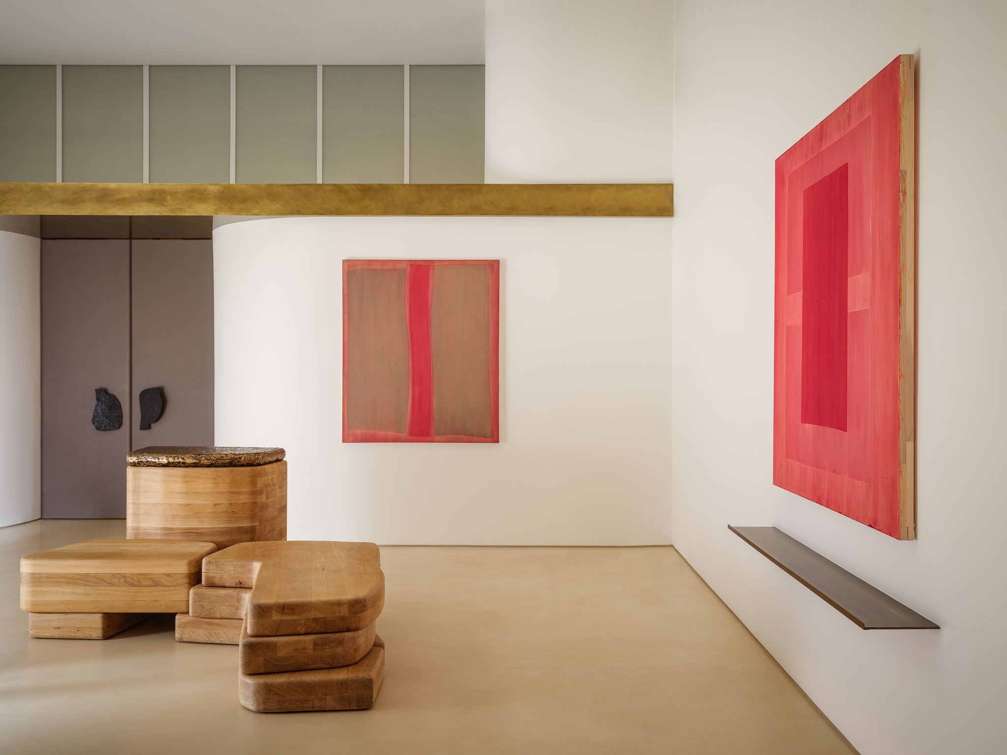 Vertical composition cherry red on blood orange