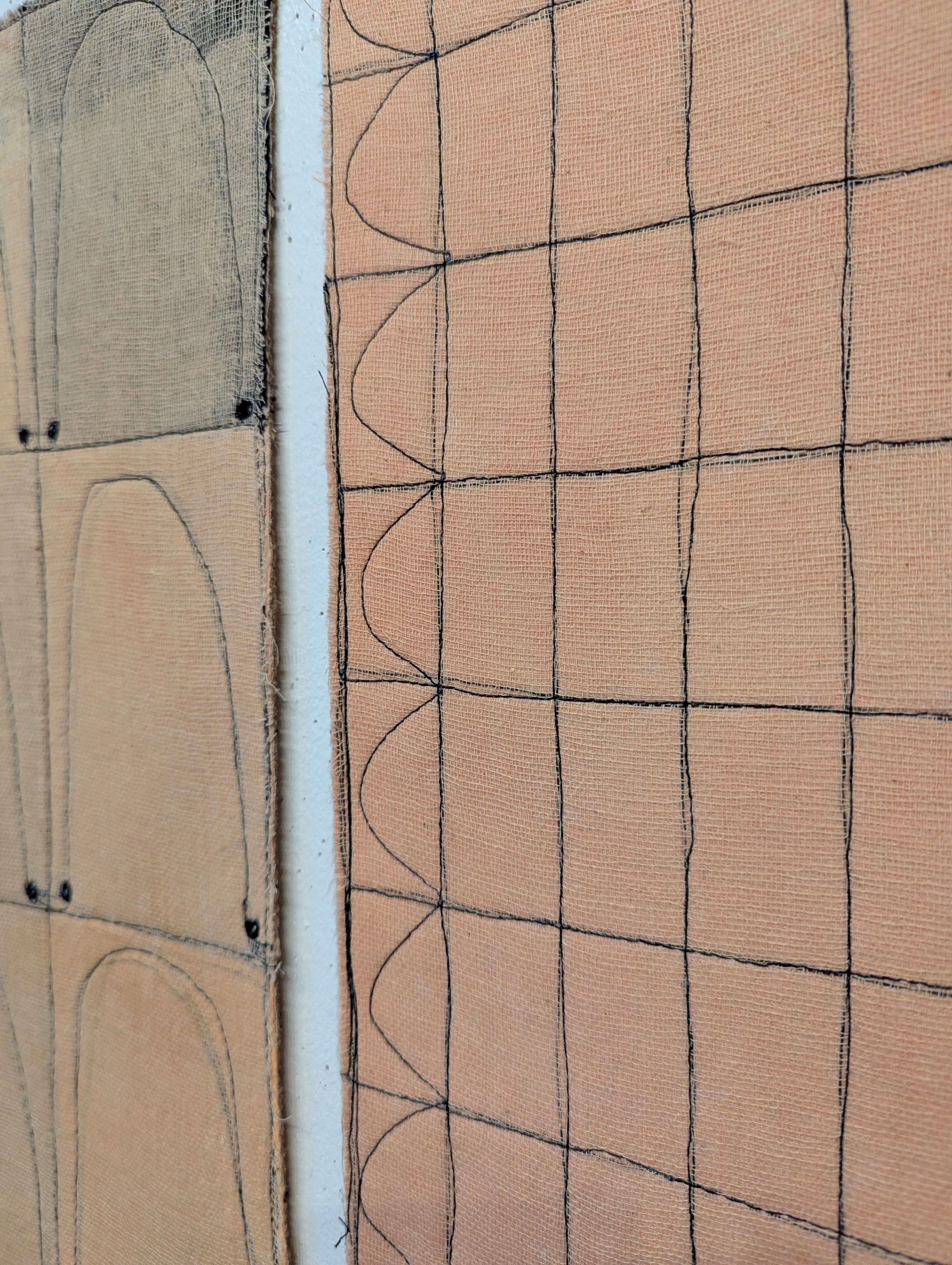 Dronuilleoga fuaite dathaithe i madar