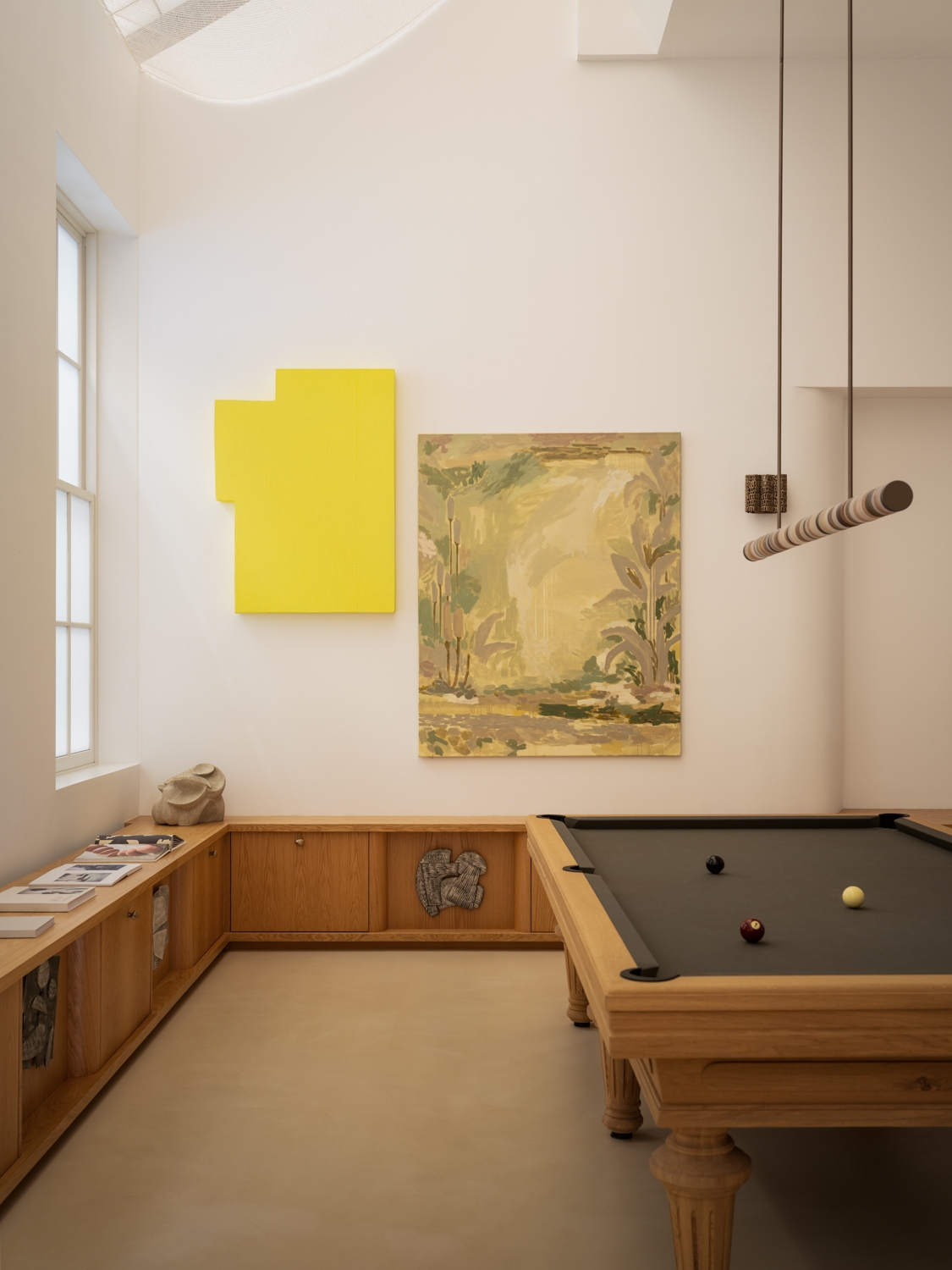 585 - Part of a yellow rectangle