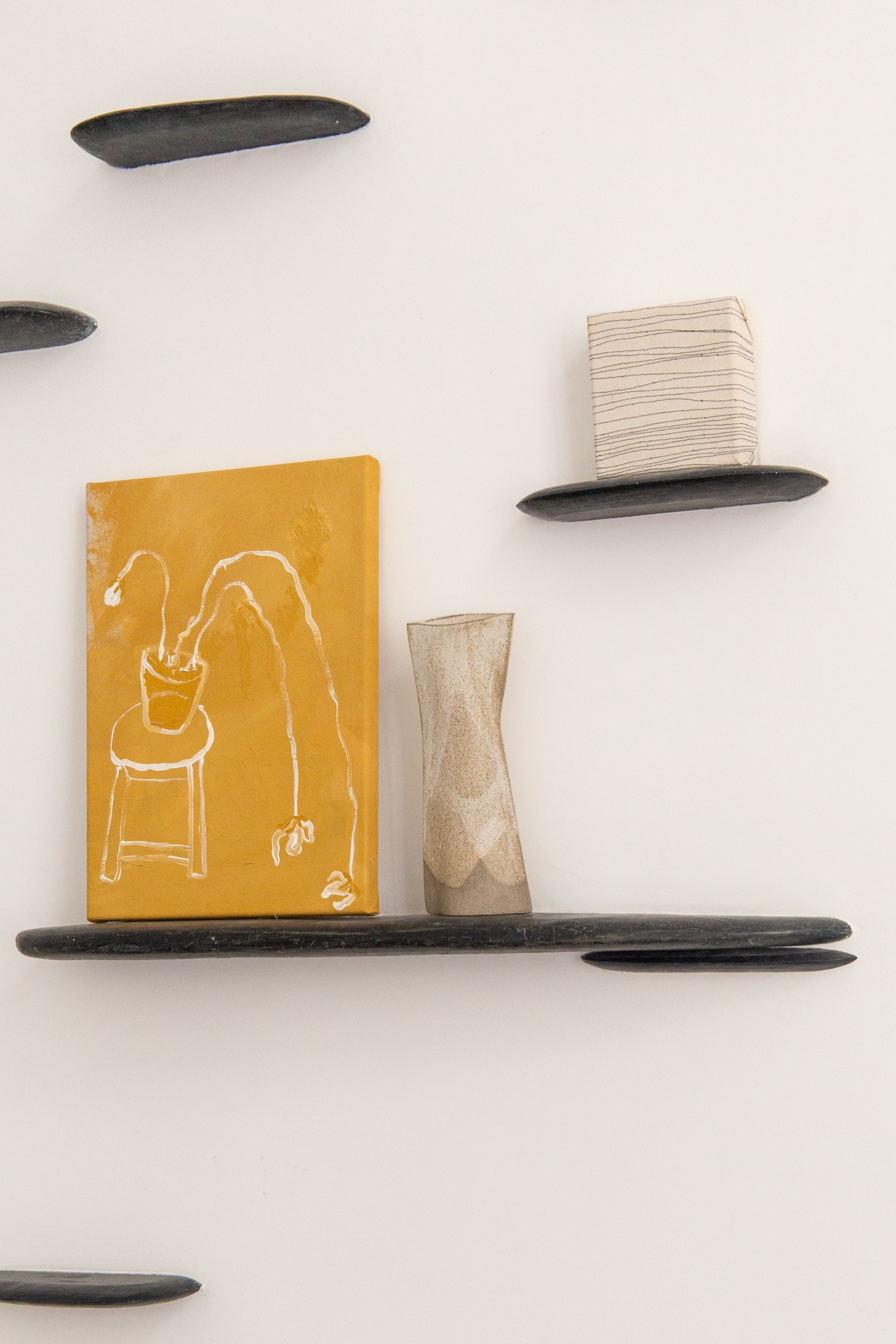 Banco com vaso de flores