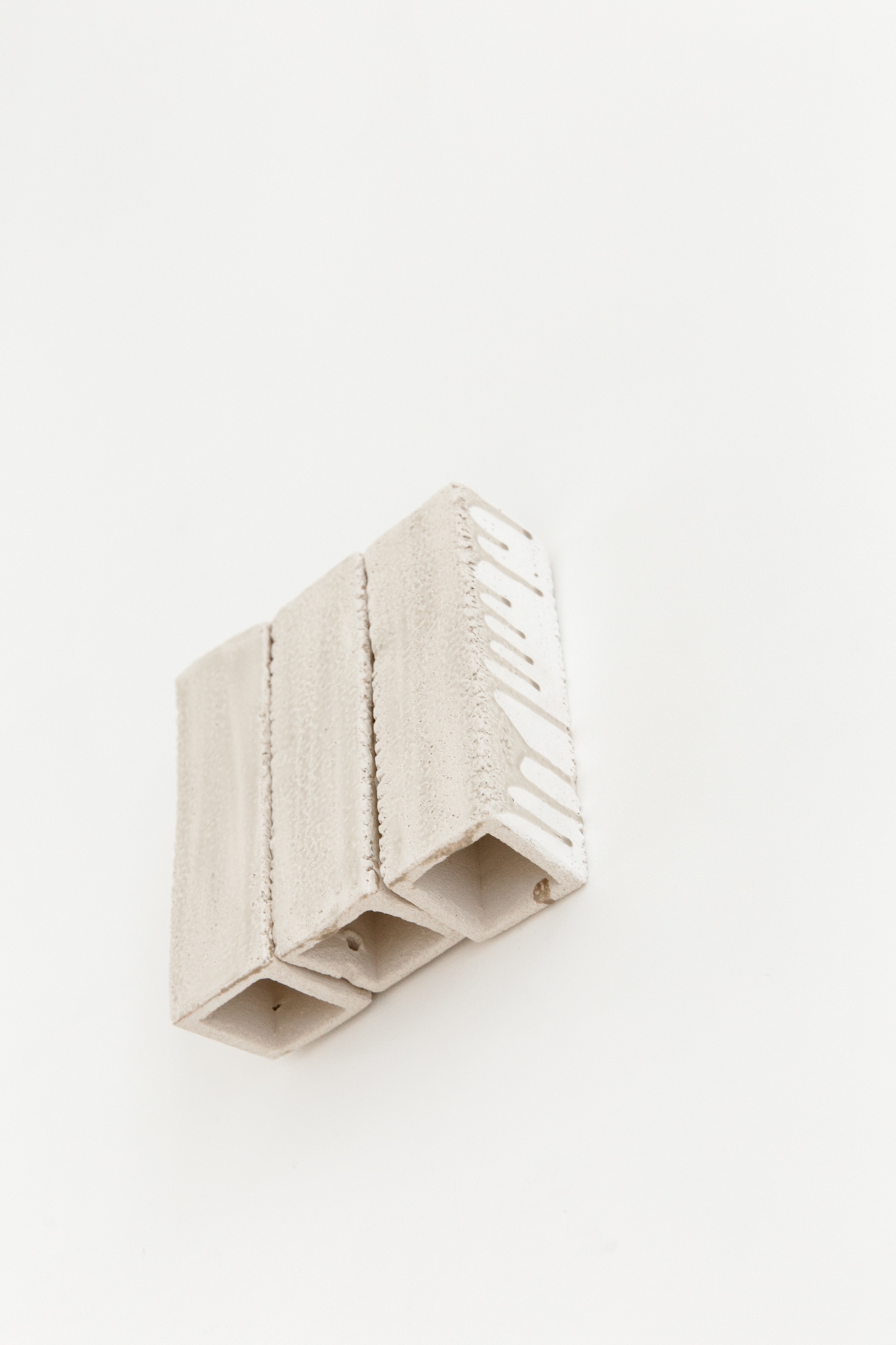 Echo ceramic wallpiece 04