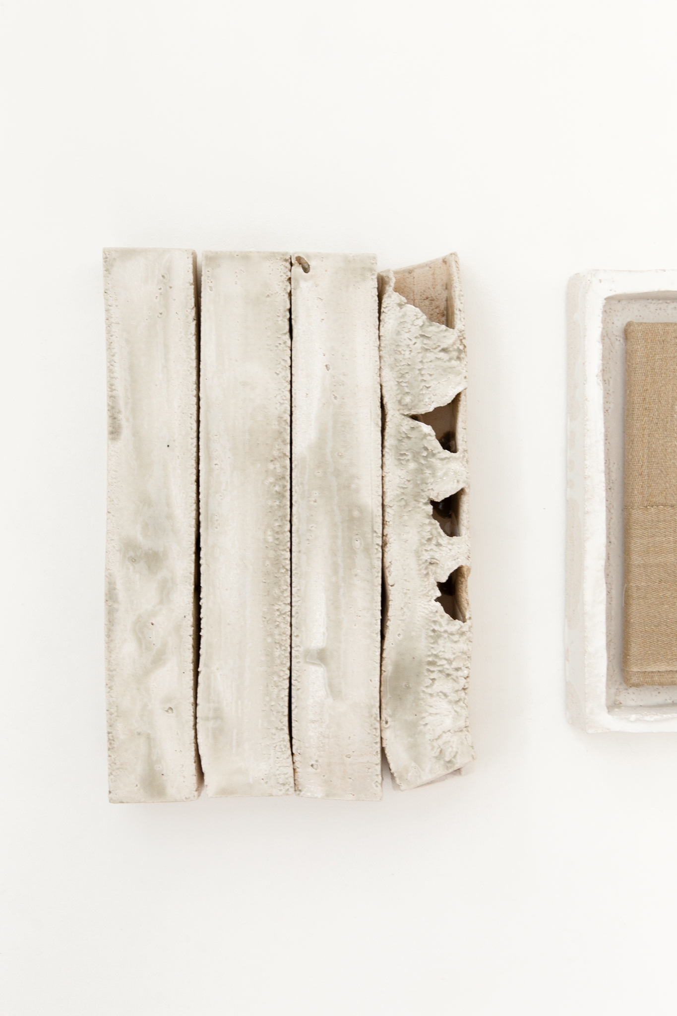 Echo ceramic wallpiece large 01