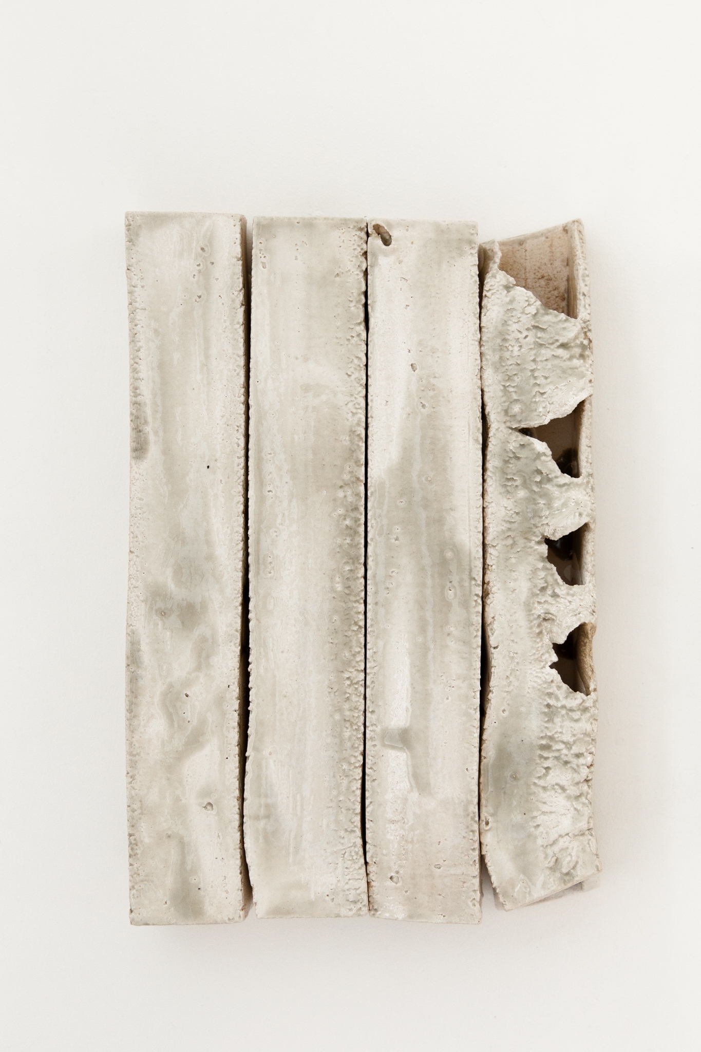 Echo ceramic wallpiece large 01