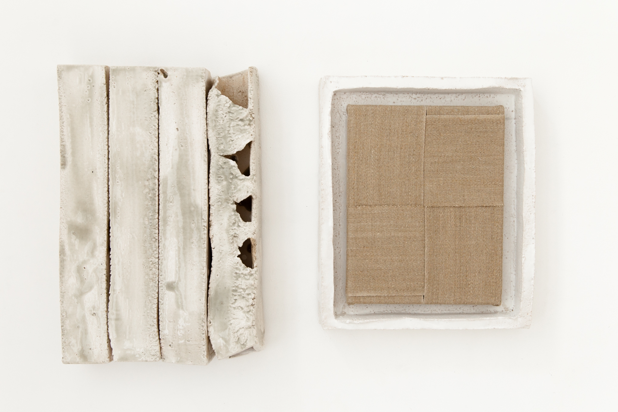 Echo ceramic wallpiece large 01