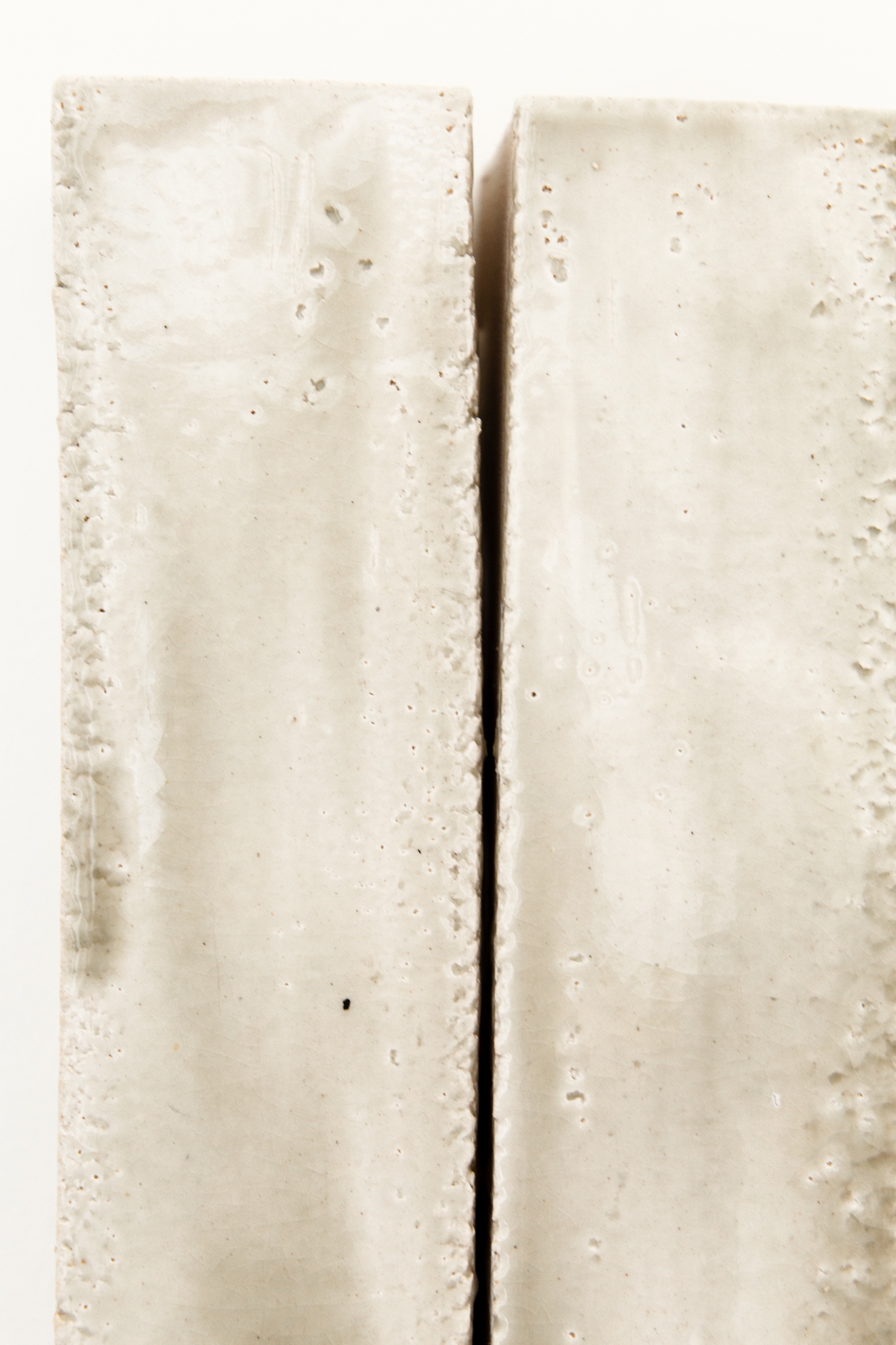 Echo ceramic wallpiece large 01