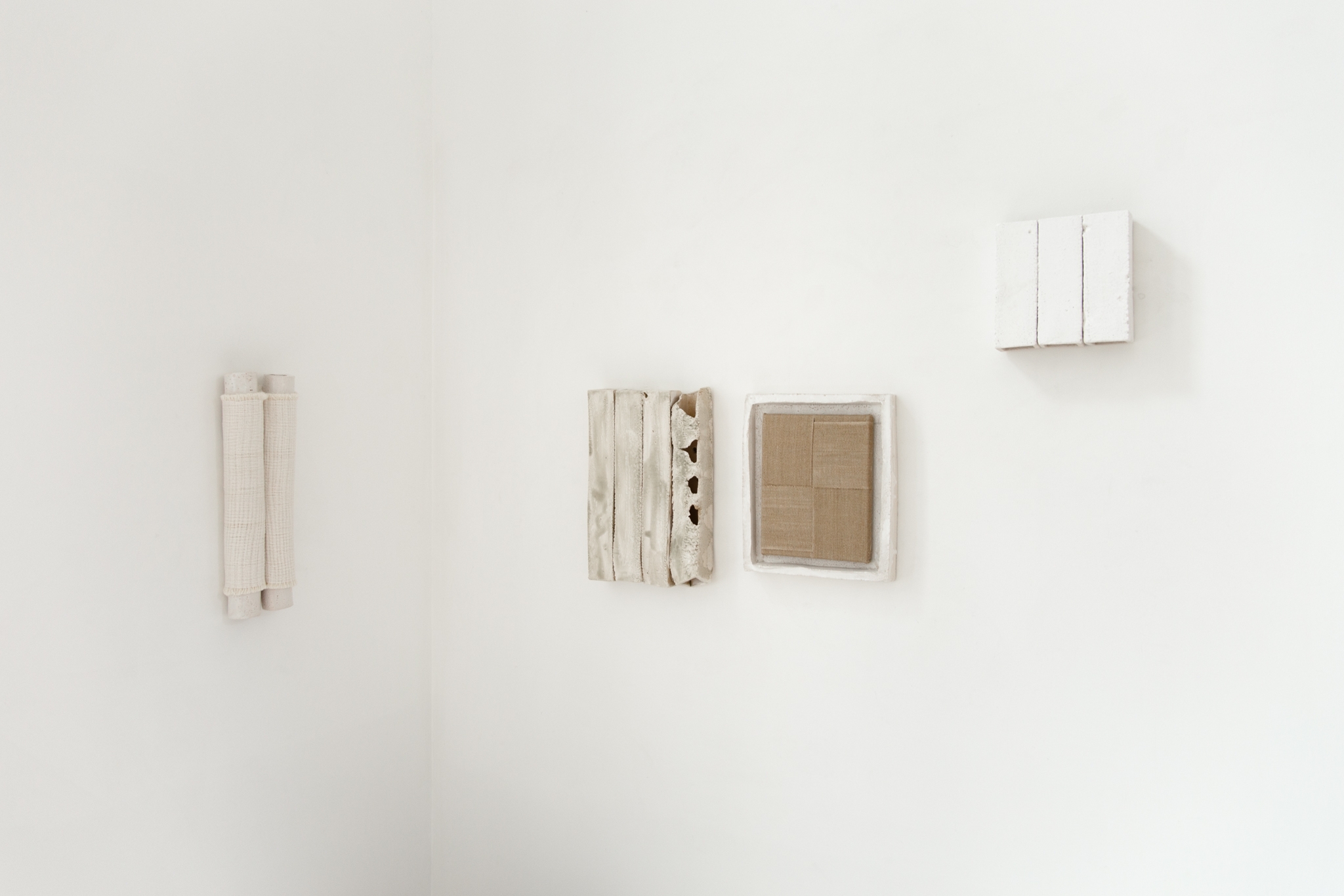 Echo ceramic wallpiece 08