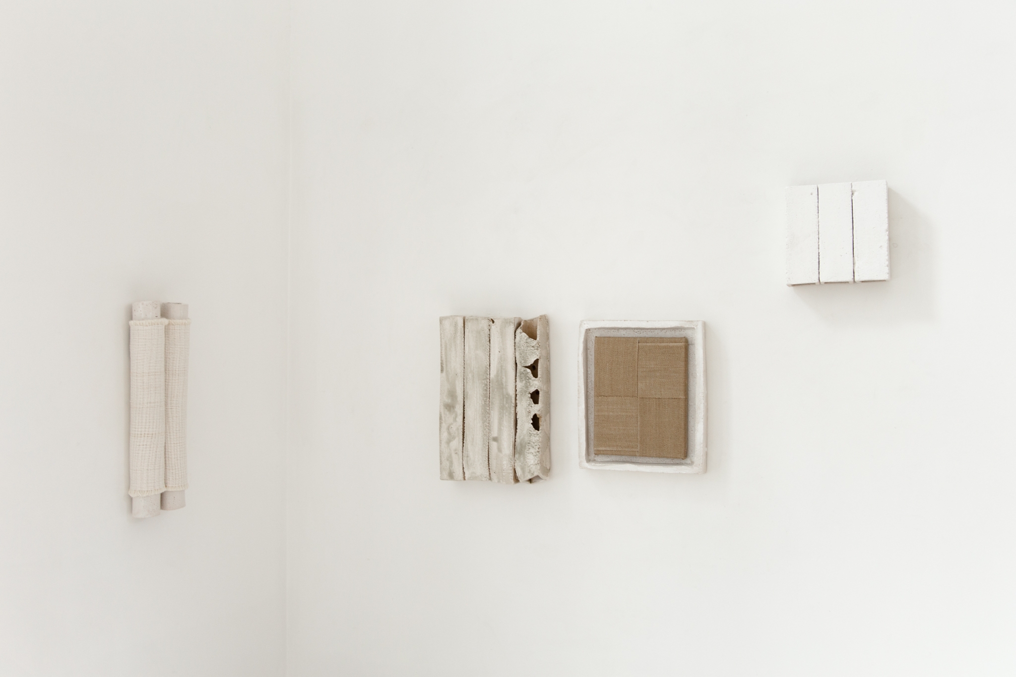 Echo ceramic wallpiece 08