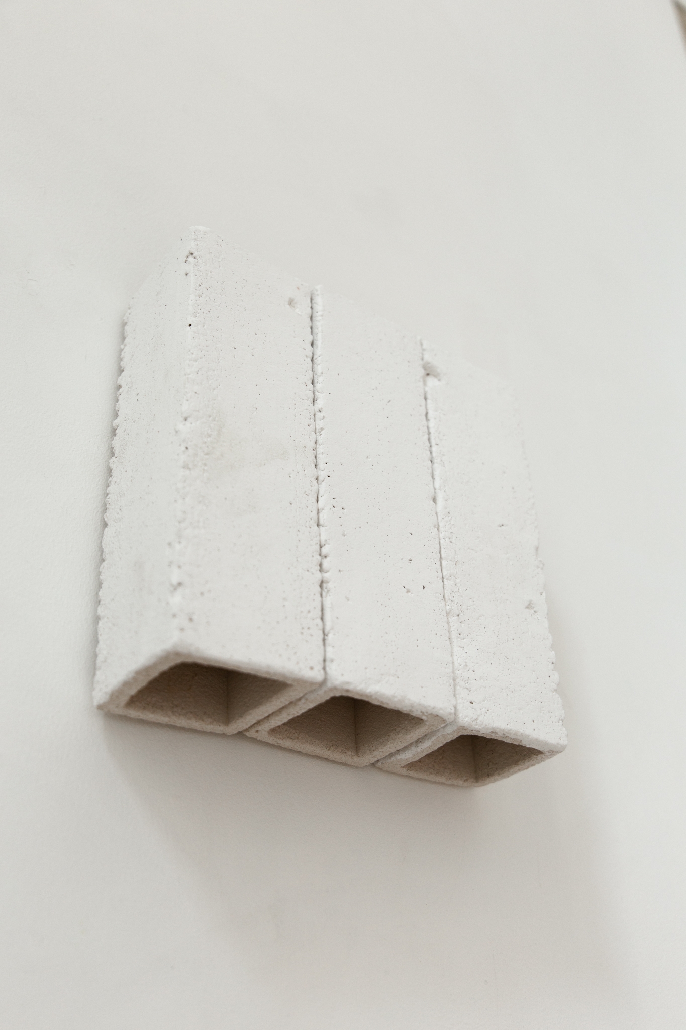 Echo ceramic wallpiece 08