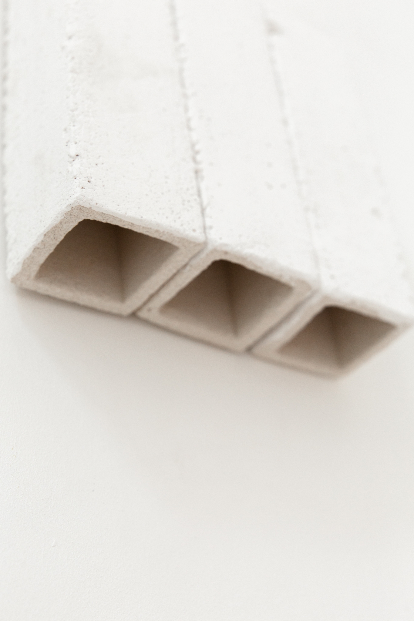 Echo ceramic wallpiece 08