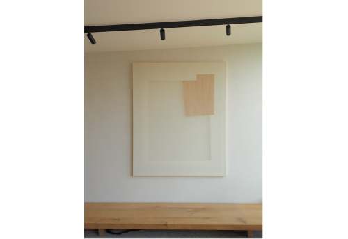 Enigma – Pale Umber, off white