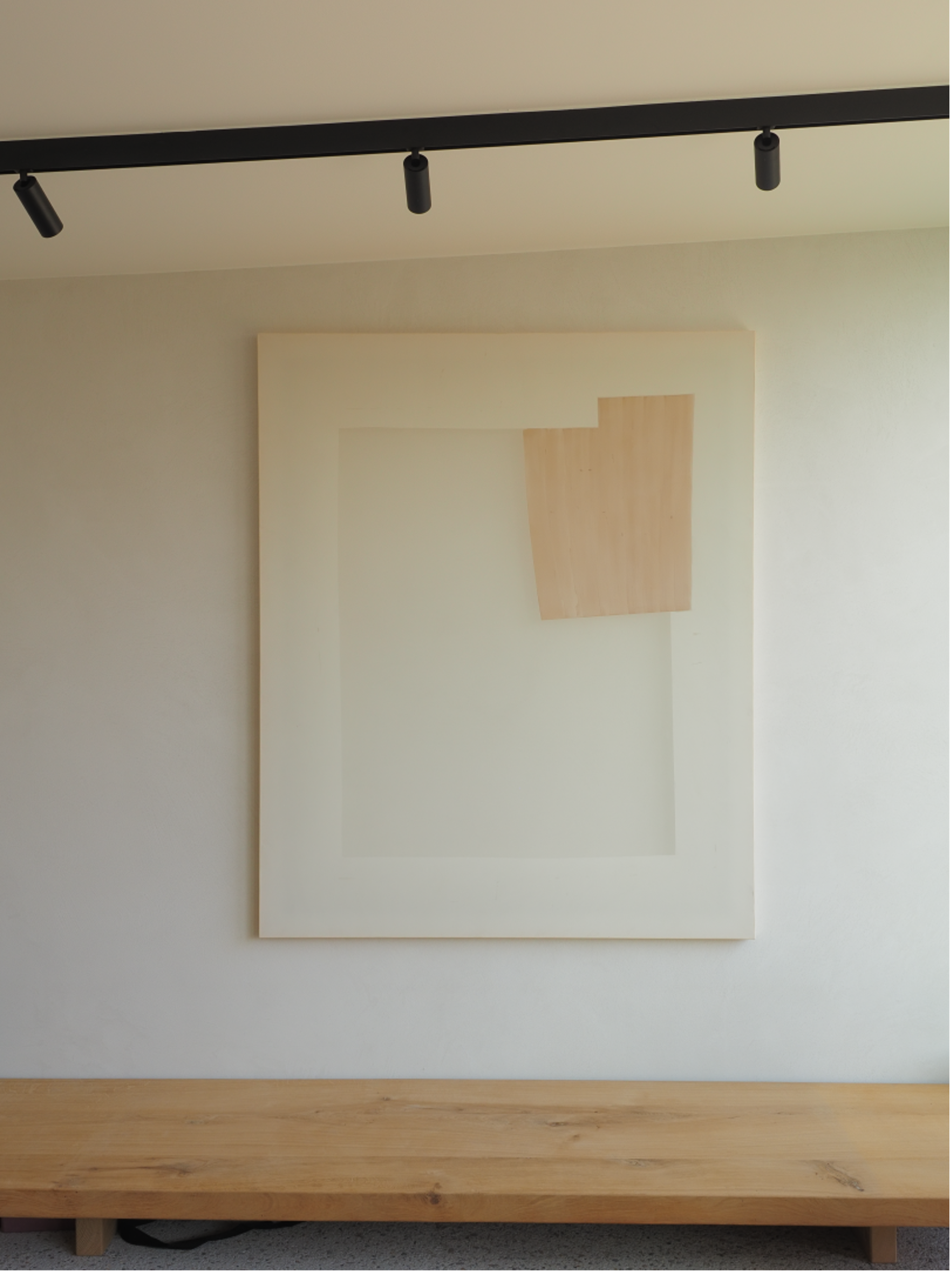 Enigma – Pale Umber, off white