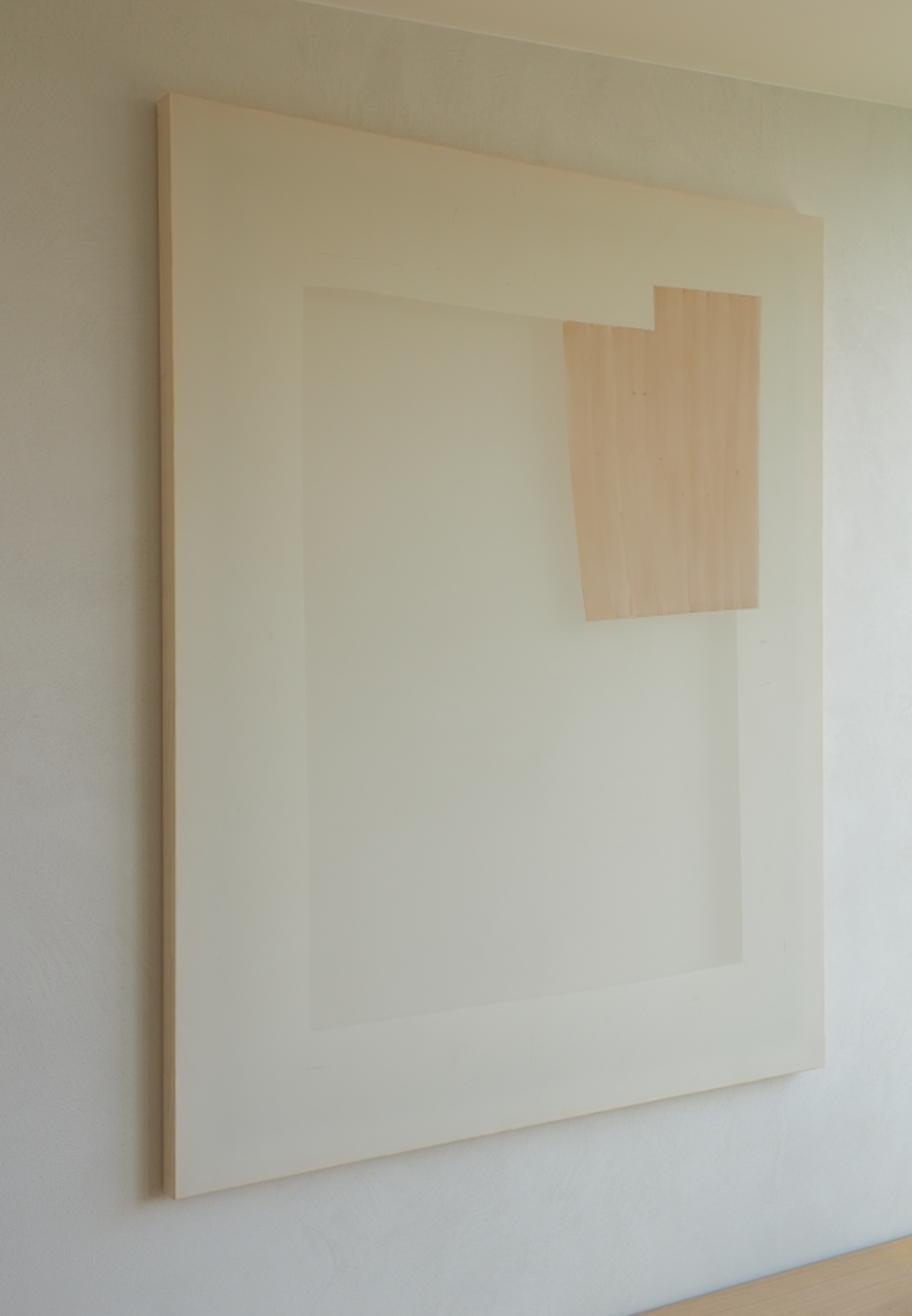 Enigma – Pale Umber, off white