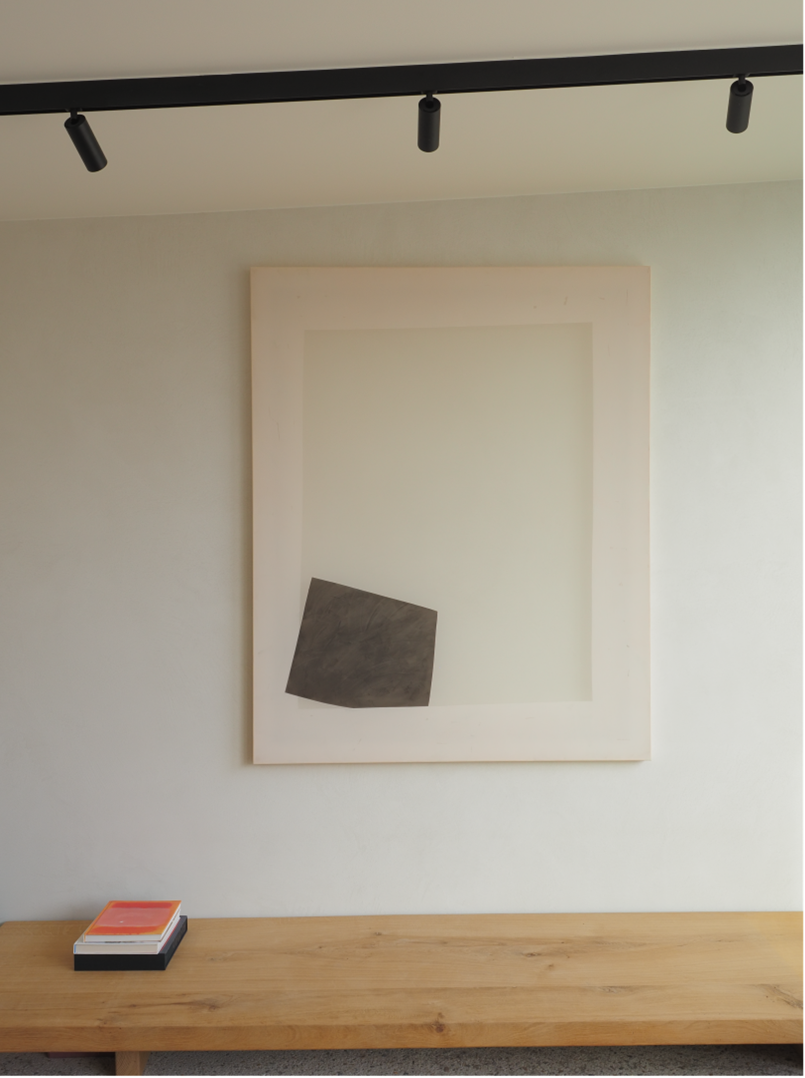 Enigma – Umber Black, Ecru