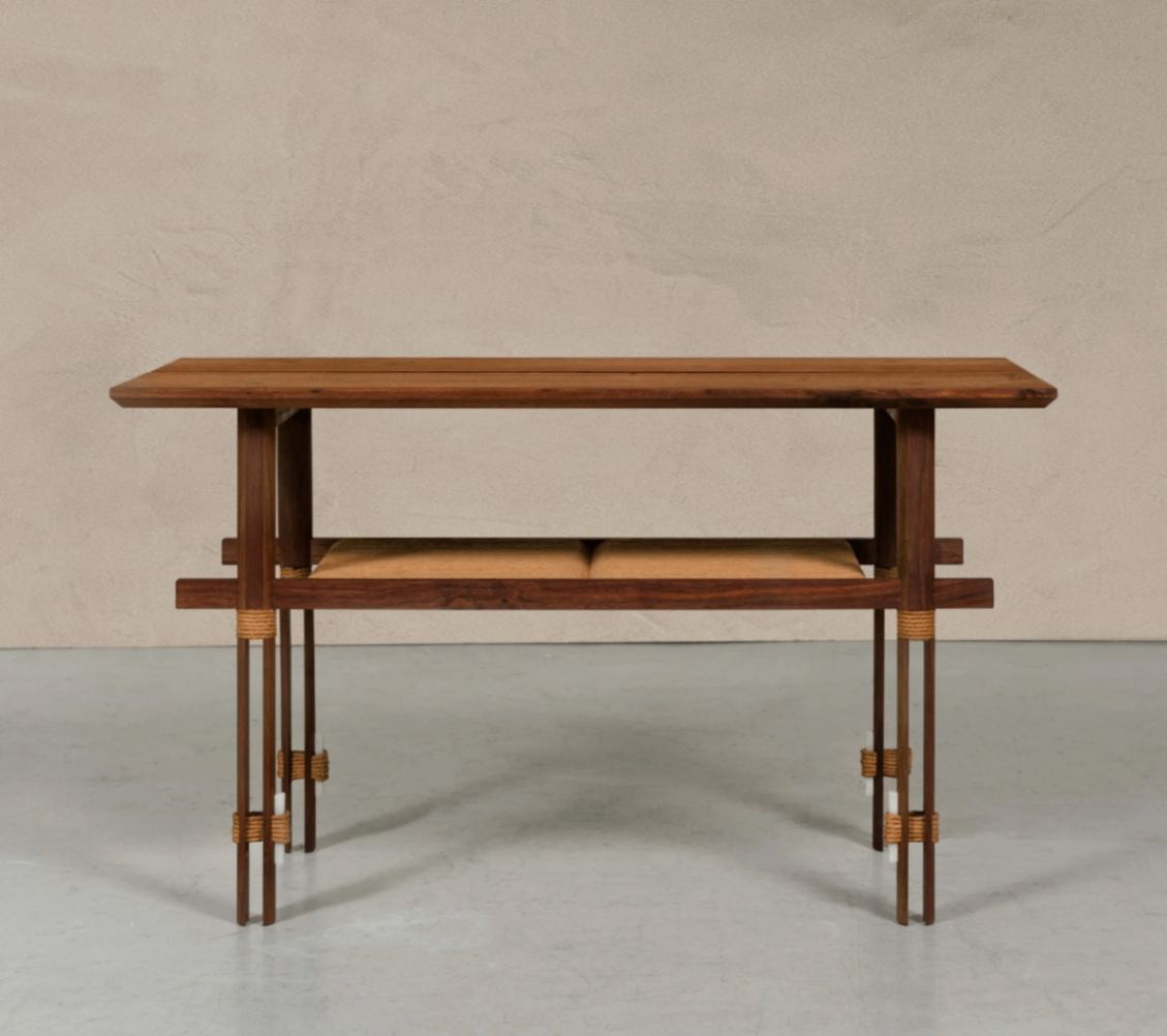 T.05.N – Table d’appoint en noyer