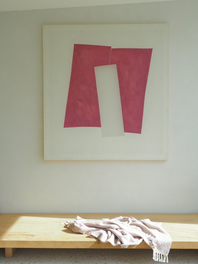 Umbral 02-26 Magenta, Off White