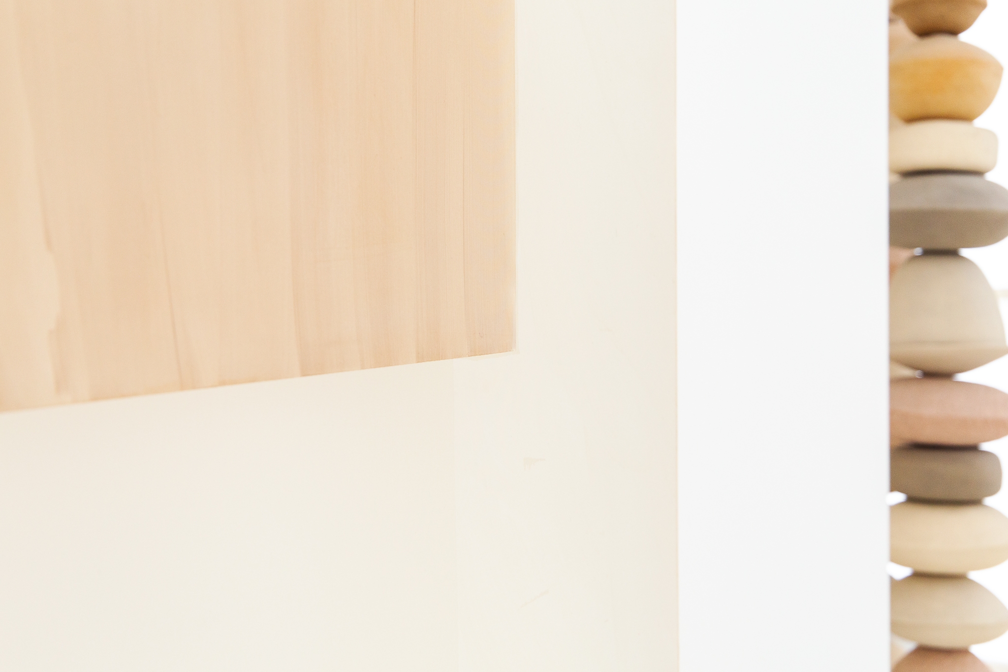 Enigma – Pale Umber, off white