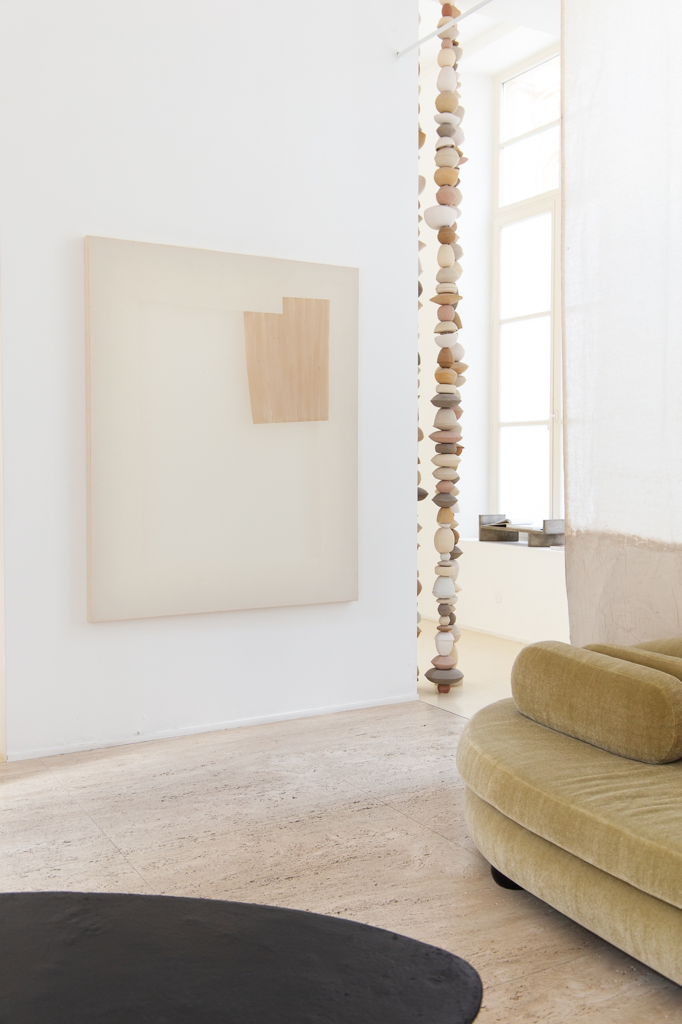 Enigma – Pale Umber, off white