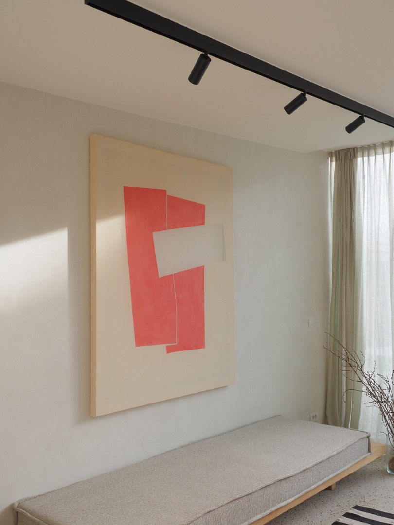 P9303585 – Umbral 05-26, Coral, Ecru
